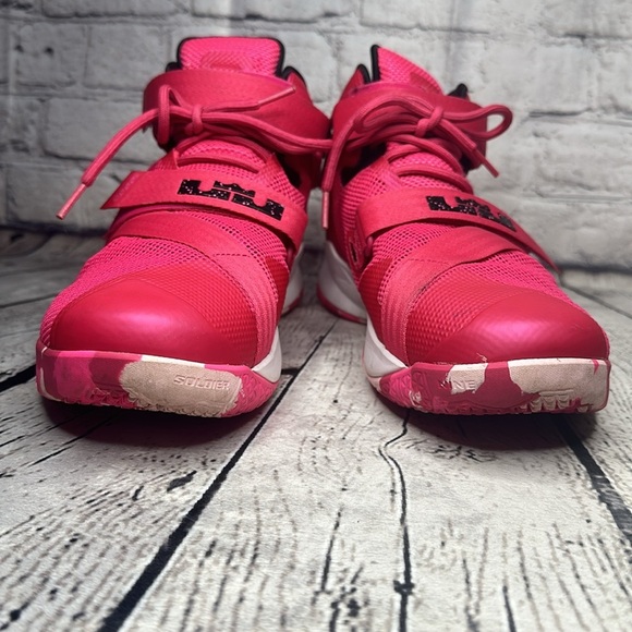 Nike LeBron Zoom Soldier 9 Think Pink Men’s Size 10 1/2 Basketball Sneakers - Picture 3 of 15